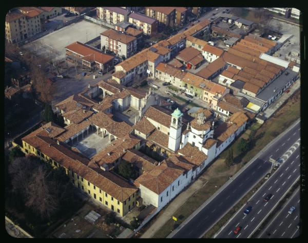 Milano. Via Garegnano. Certosa di Garegnano. Complesso. Veduta aerea.