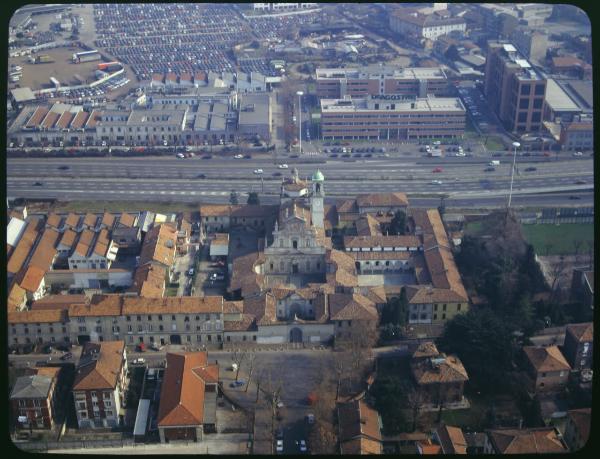 Milano. Via Garegnano. Certosa di Garegnano. Complesso. Veduta aerea.