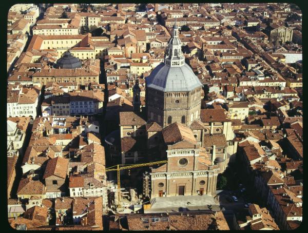 Pavia. Centro storico. Duomo. Veduta aerea.