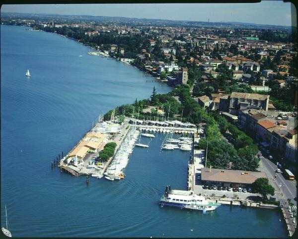 Desenzano. Porto. Lago. Veduta aerea.