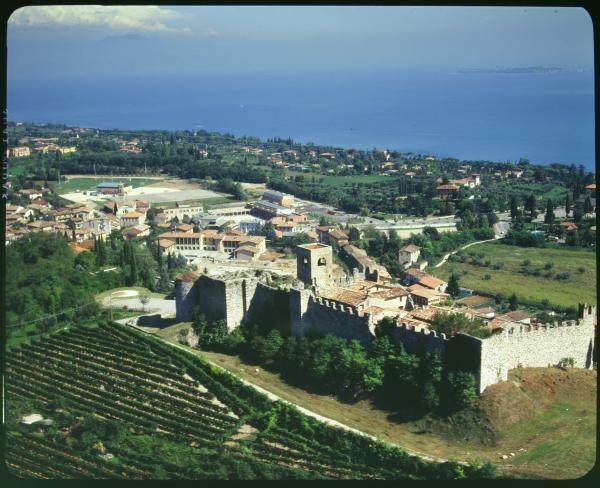 Padenghe. Castello. Veduta aerea.