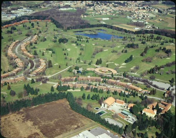 Cassina Rizzardi. Golf Club Monticello. Comprensorio. Veduta aerea.