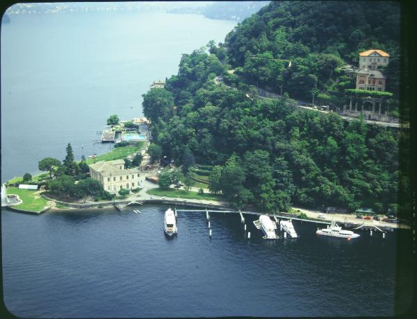 Lago di Como. Villa. Attracco. Veduta aerea.