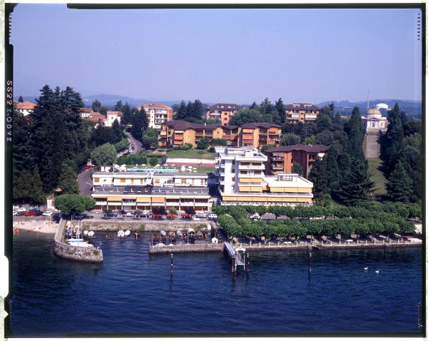 Ranco. Lago. Condomini. Veduta aerea.