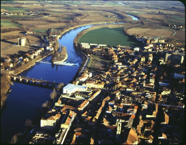 Lodi. Fiume Adda. Lungo fiume. Ponte. Veduta aerea.