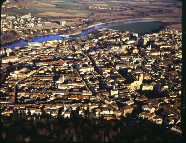 Lodi. Centro storico. Fiume Adda. Veduta aerea.