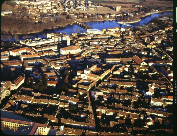 Lodi. Centro storico. Fiume Adda. Veduta aerea.