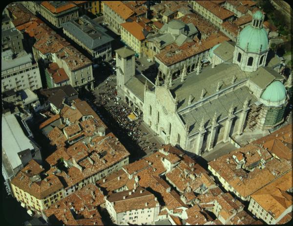 Como. Piazza Cavour. Cattedrale. Veduta aerea.