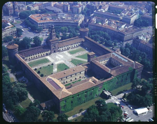 Milano. Castello Sforzesco. Veduta aerea.