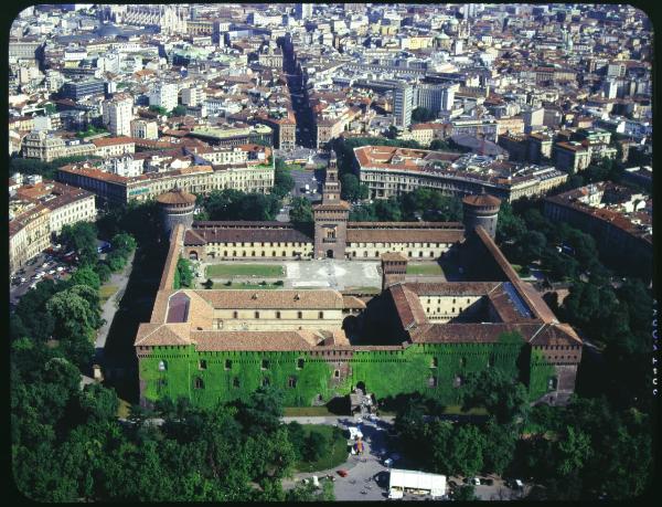 Milano. Castello Sforzesco. Veduta aerea.