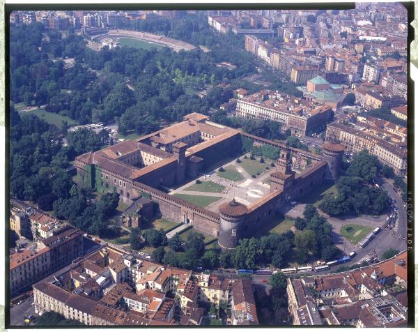 Milano. Castello Sforzesco. Veduta aerea.