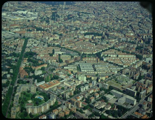 Milano. Zona 19. Piazza Esquilino. Via Civitali. Veduta aerea.