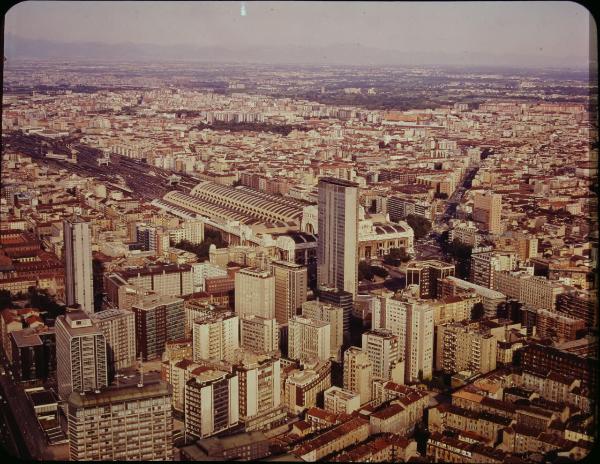 Milano. Quartiere Stazione Centrale. Panorama. Veduta aerea.