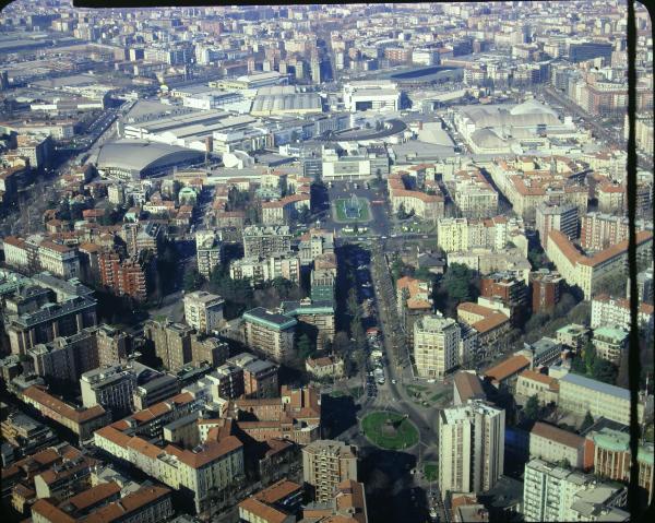 Milano. Quartiere Fiera. Via Buonarroti.Veduta aerea.