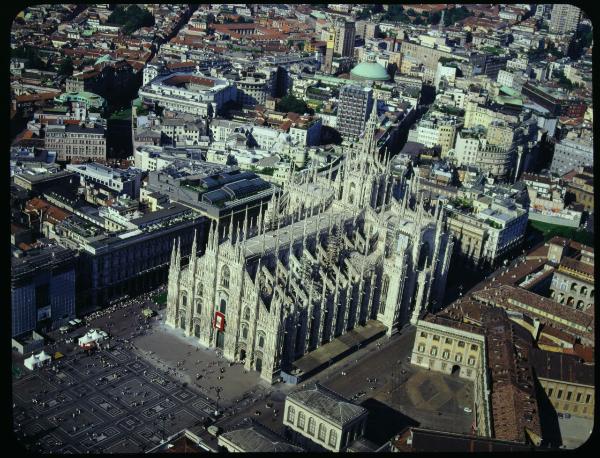 Milano. Piazza Duomo. Duomo. Piazzetta Reale. Veduta aerea.