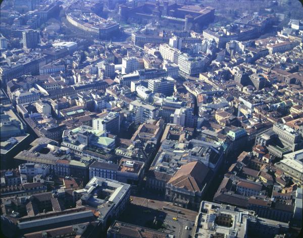 Milano. Piazza della Scala e Castello Sforzesco. Veduta aerea.