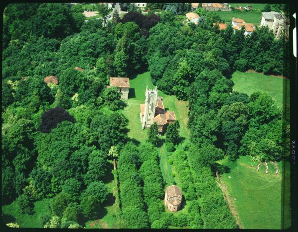 Monza. Parco. Oratorio di Santa Maria delle Selve. Veduta aerea.