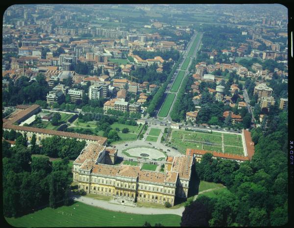 Monza. Viale Regina Margherita. Villa Reale. Parco di Monza. Veduta aerea.