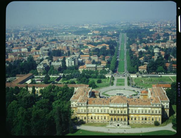 Monza. Viale Regina Margherita. Villa Reale. Veduta aerea.