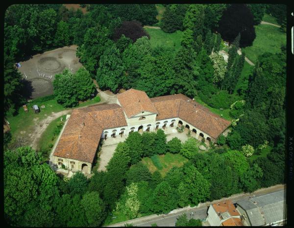 Vedano al Lambro (Monza). Complesso di Villa Litta. Veduta aerea.