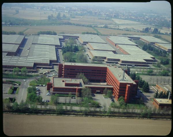 Lacchiarella. Padiglione Sud della Fiera di Milano. Palazzi degli uffici. Veduta aerea