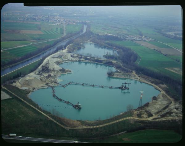 Truccazzano. Cave Comparini. Veduta aerea.