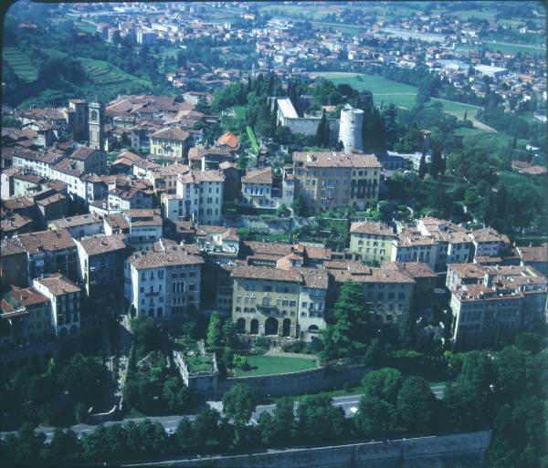 Bergamo. Città alta?. Veduta aerea.