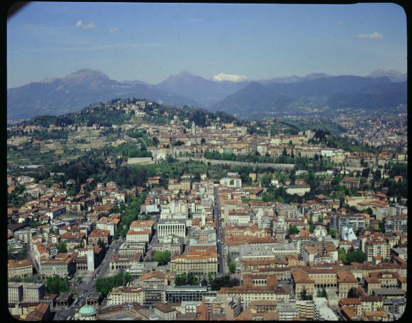 Bergamo. Panorama. Veduta aerea.