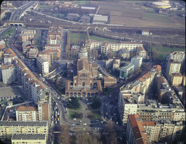 Milano. Viale Argonne. Chiesa SS. Nereo e Achilleo. Veduta aerea.