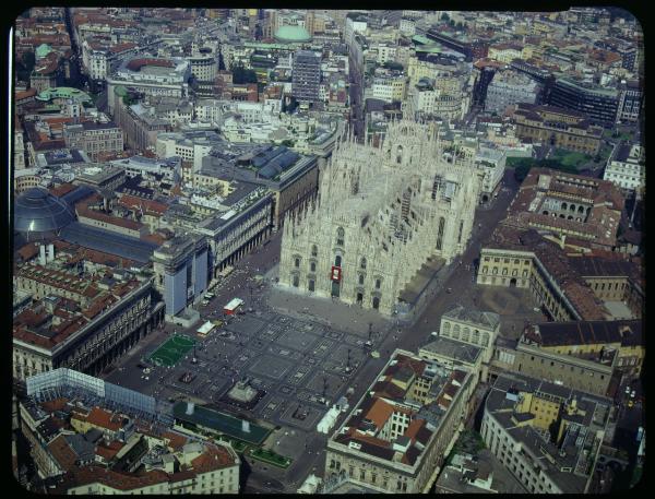 Milano. Piazza Duomo. Il Duomo. Veduta aerea.