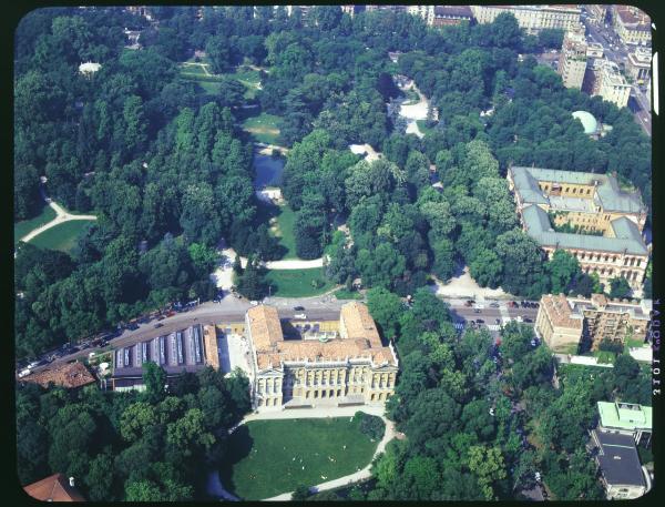 Milano. Via Palestro. Villa Reale. Giardini pubblici. Veduta aerea.