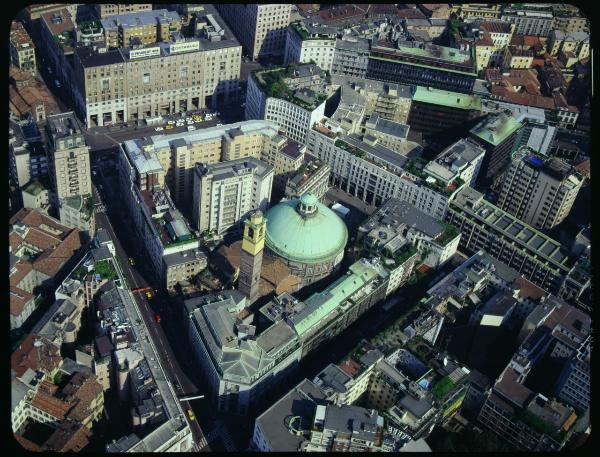 Milano. Corso Vittorio Emanuele II. Chiesa di S. Carlo. Veduta aerea.