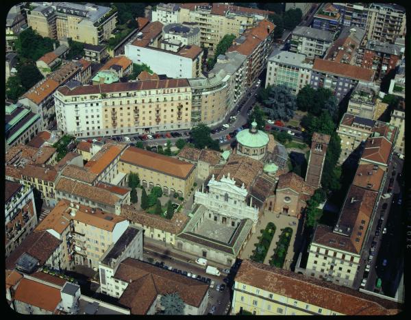 Milano. Corso Italia. Santa Maria presso San Celso e San Celso. Veduta aerea.