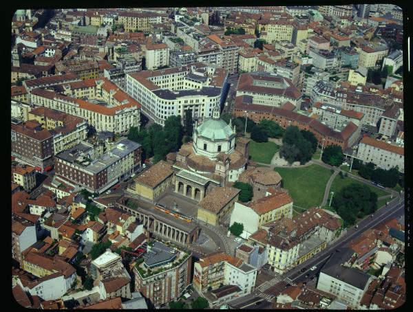 Milano. Basilica di S. Lorenzo. Veduta aerea.