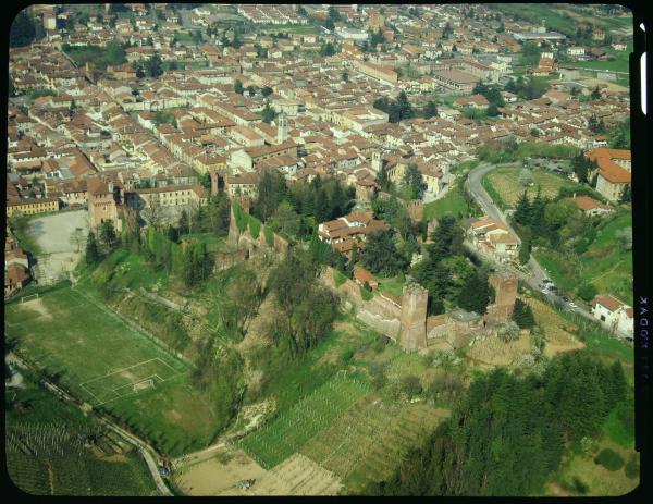 San Colombano al Lambro. Castello. Veduta aerea.