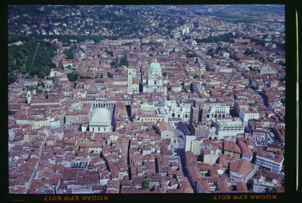 Brescia. Veduta aerea / Torrione INA. Torre della Rivoluzione. Chiesa di Sant'Agata. Palazzo della Loggia. Torre dell'Orologio. Piazza Rovetta / Duomo Nuovo. Duomo Vecchio. Broletto. Monte Maddalena. Chiesa di Sant'Afra. Chiesa di San Barnaba