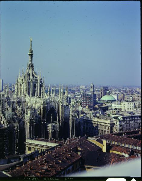 Milano. Piazza Duomo. Duomo. Veduta.