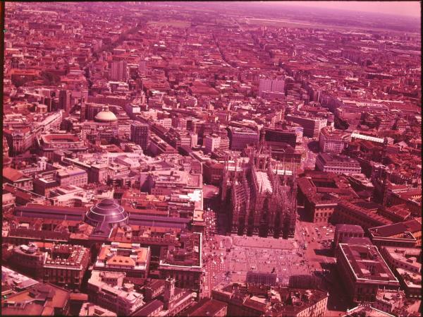 Milano. Centro storico. Piazza Duomo. Veduta aerea.