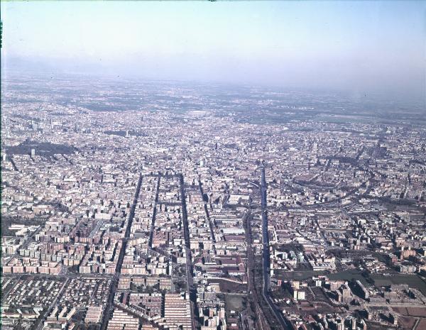 Milano. Panorama. Veduta aerea.