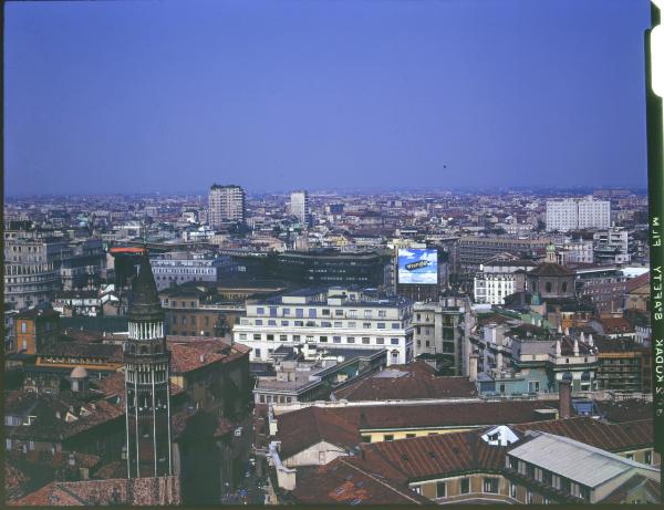 Milano. Centro storico. Campanile della chiesa di San Gottardo in Corte. Via Larga. Veduta.