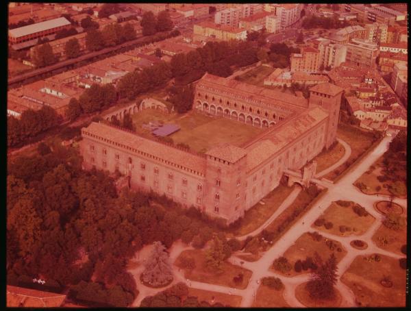 Pavia. Castello Visconteo. Veduta aerea.