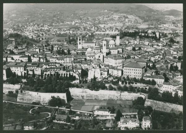 Bergamo. Città alta. Centro storico. Veduta panoramica. Veduta aerea.