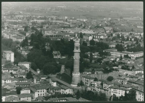 Palazzolo Sull'Oglio. Centro storico. Torre comunale. Veduta aerea.