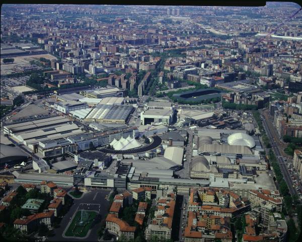 Milano. Fiera di Milano. Piazzale Giulio Cesare. Fontana delle Quattro Stagioni. Veduta aerea.