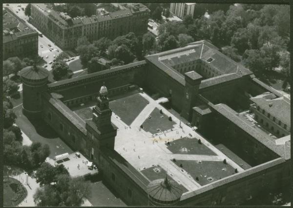 Milano. Castello Sforzesco. Veduta aerea.