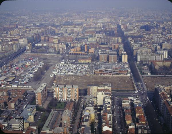 Milano. Zona Fiera. Via Scarampo. Fondamenta per costruzione nuovi padiglioni fieristici. Veduta aerea.