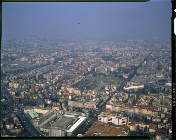 Milano. Zona Fiera. Viale Teodorico. Fondamenta per costruzione nuovi padiglioni fieristici. Veduta aerea.