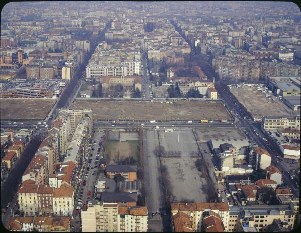 Milano. Zona Fiera. Via Scarampo. Fondamenta per costruzione nuovi padiglioni fieristici. Veduta aerea.