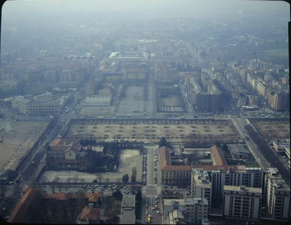 Milano. Zona Fiera. Via Scarampo. Fondamenta per costruzione nuovi padiglioni fieristici. Veduta aerea.