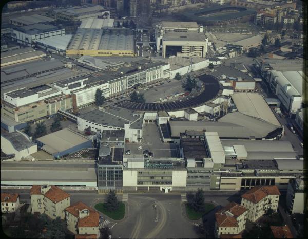 Milano. Fiera di Milano. Piazzale Giulio Cesare. Porta Giulio Cesare. Emiciclo. Palazzo delle Nazioni. Veduta aerea.